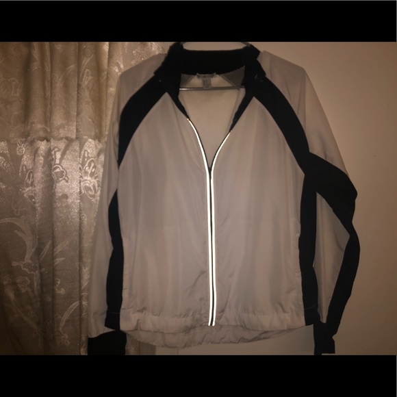 Windbreaker - Picture 3 of 6